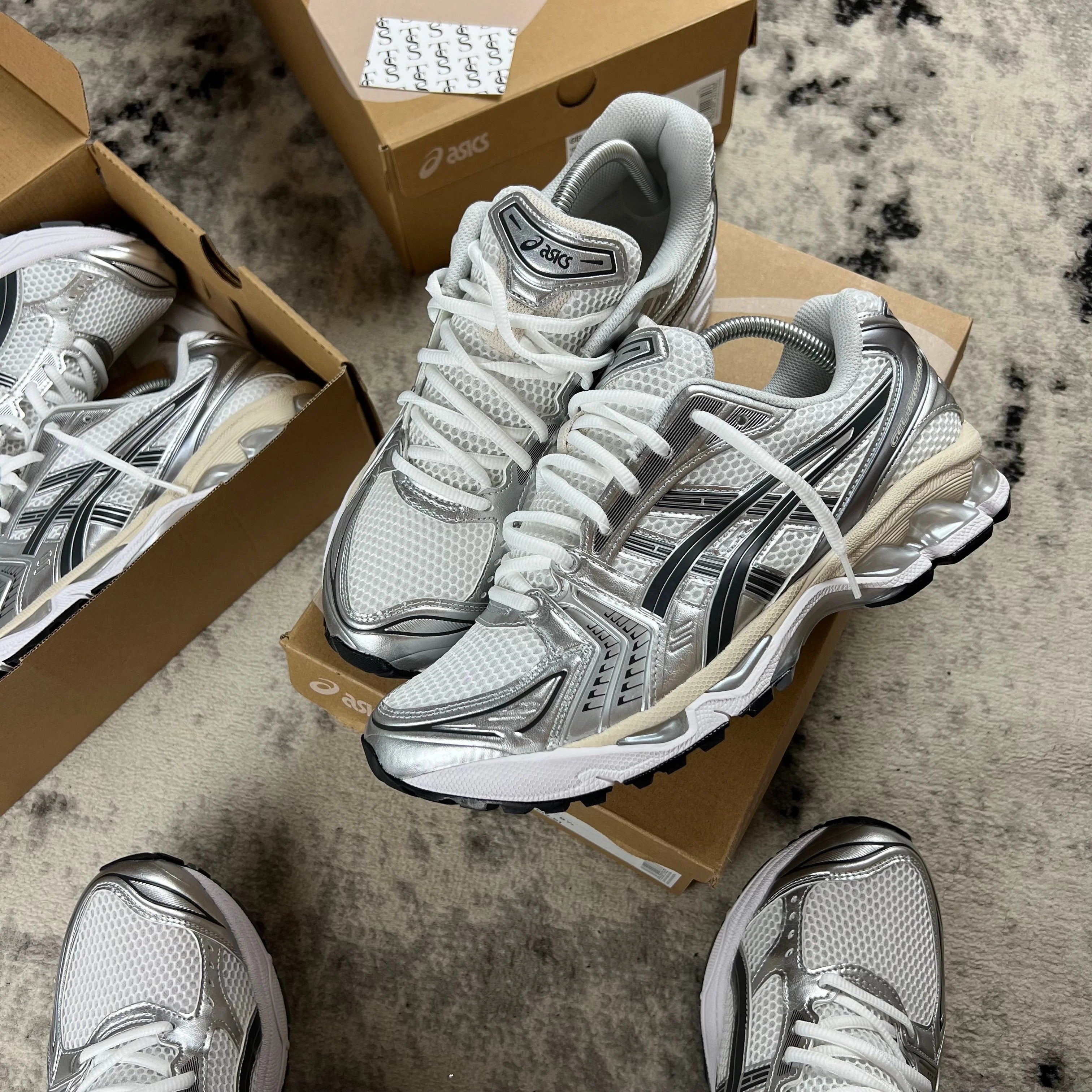 ASICS KAYANO 14 - WHITE / GRAPHITE GREY