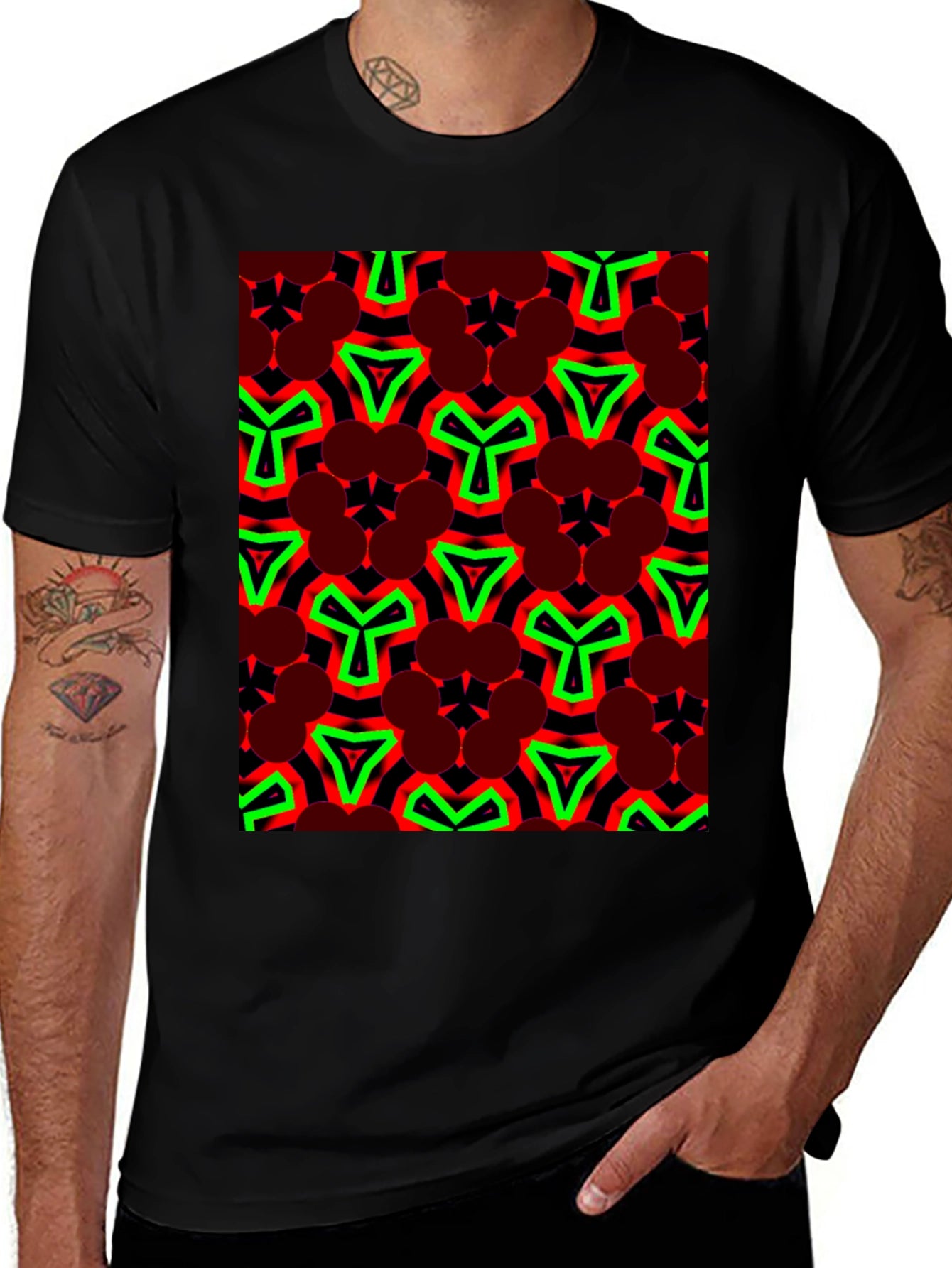 Bold Geometric Print T-Shirt - Eye-Catching Design